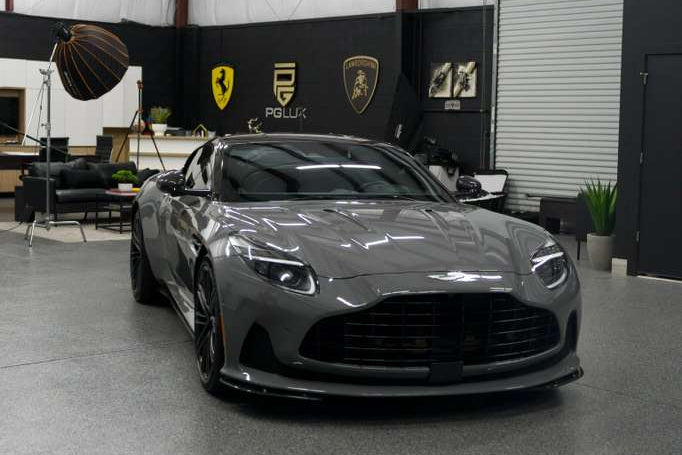 Aston Martin DB12 Miami